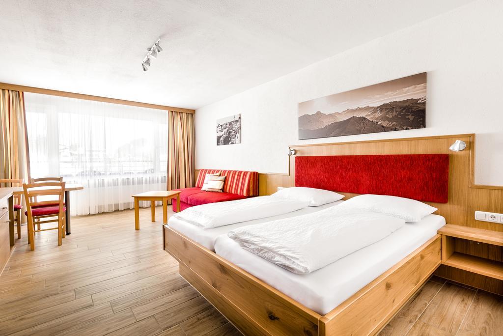 Aparthotel Kleinwalsertal Mittelberg Exterior foto