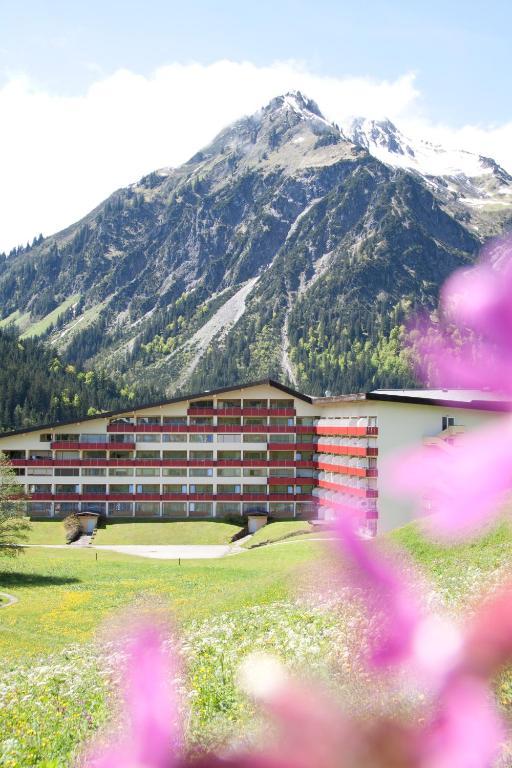 Aparthotel Kleinwalsertal Mittelberg Exterior foto